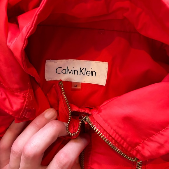 Calvin Klein Women’s Medium Red Water Resistant Jacket with Removable Hood - Picture 2 of 6